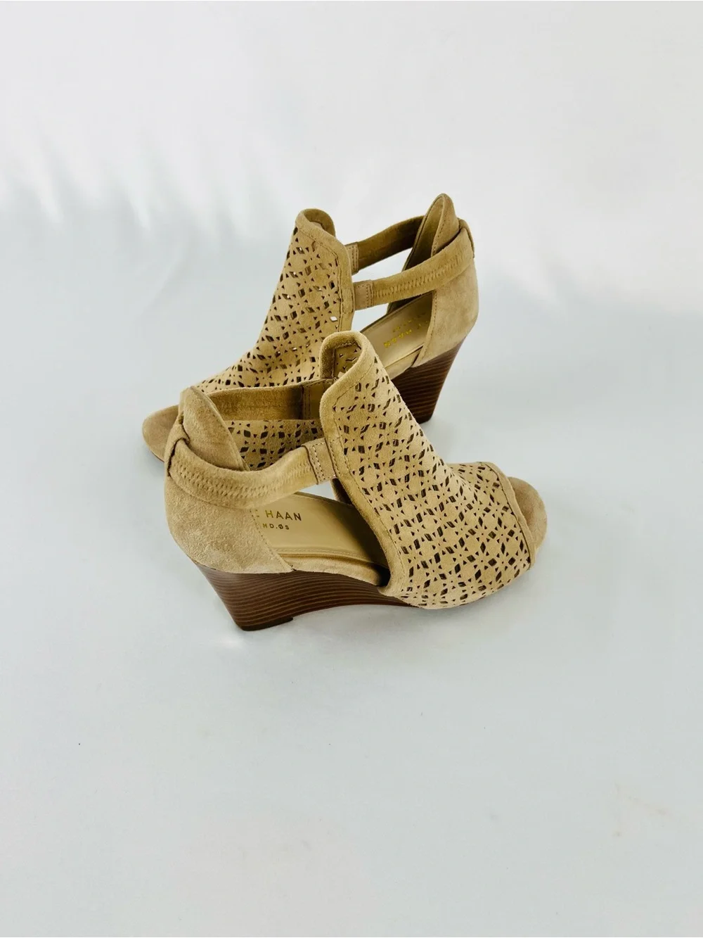 Cole Haan Edie Wedge Peep-toe Sandals Side Cutouts Stacked Wedge Heel Tan Sz 7